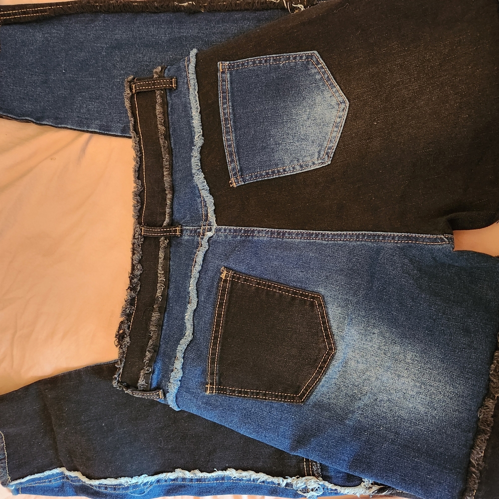 Stylish Women's Blue Jeans - Picture 6 of 6